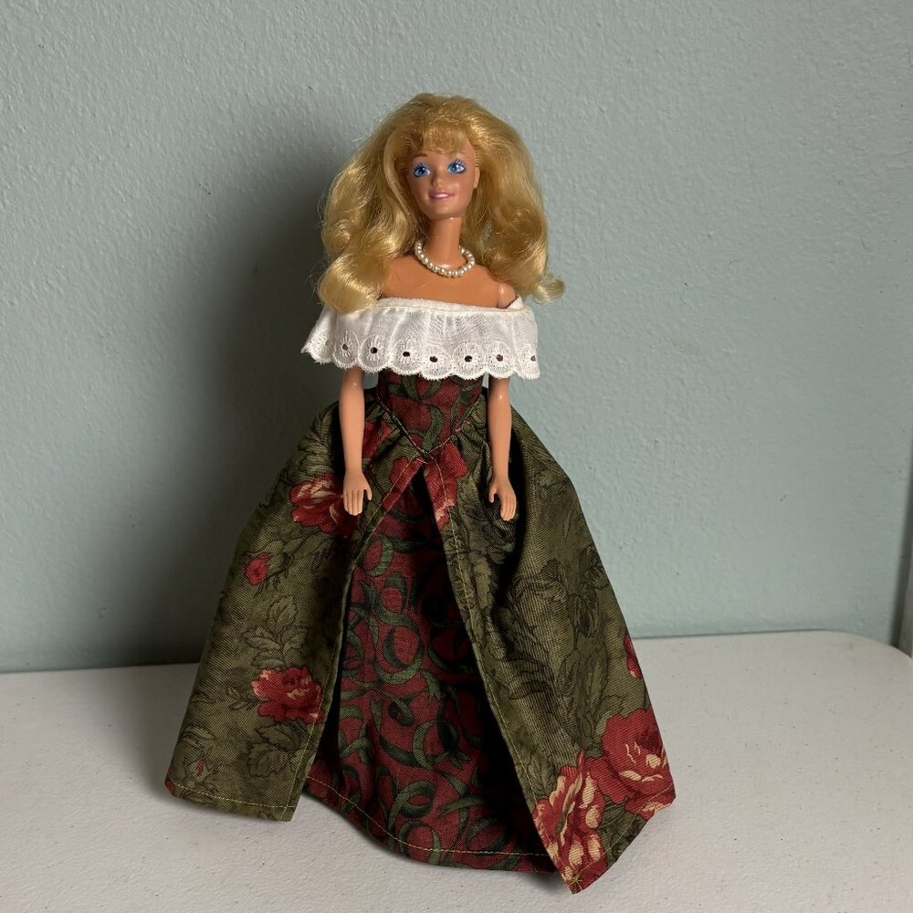 1980's Mattel Superstar Barbie 1966 Twist N Turn Malaysia Body No Date on Head